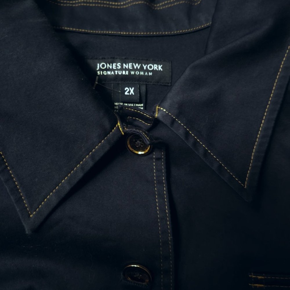 Never Worn, Jones New York Signature sz 2X gold buttoned navy blue jacket - Picture 2 of 2
